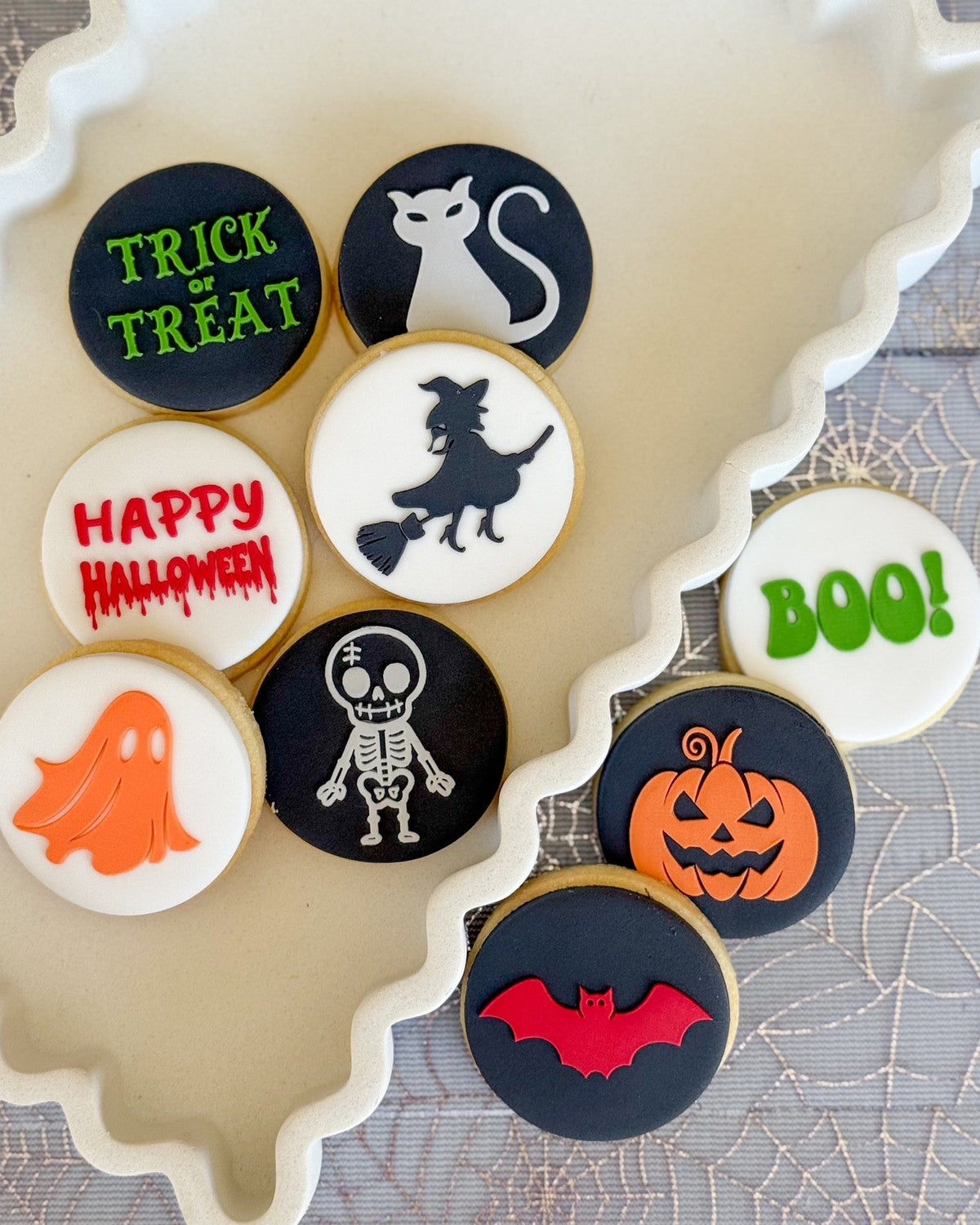 mini cookie stamps cookie cutter halloween ghost skeleton witch happy halloween trick or treat bat pumpkin jack o lantern black cat boo! stampandimpress fondant cookies