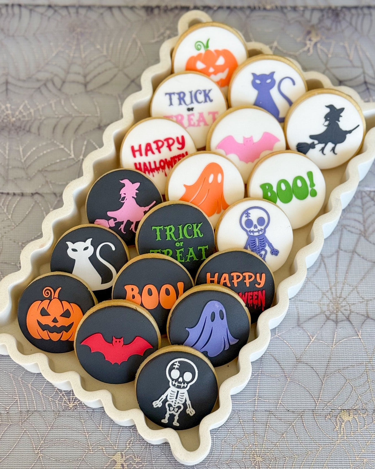 mini cookie stamps cookie cutter halloween ghost skeleton witch happy halloween trick or treat bat pumpkin jack o lantern black cat boo! stampandimpress fondant cookies