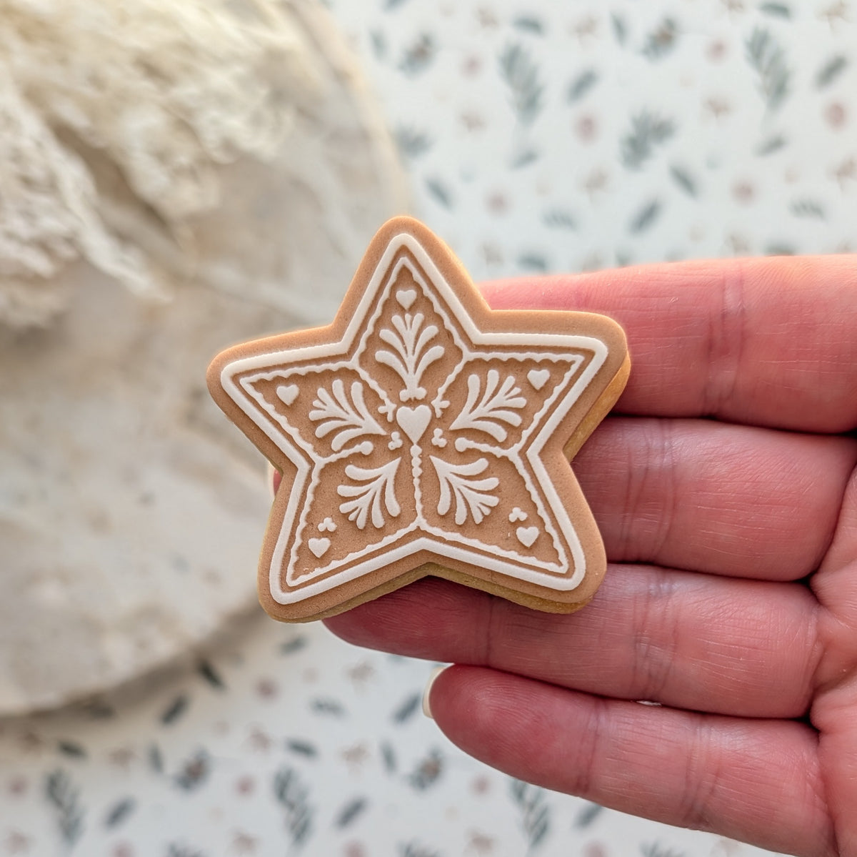 Star - Gingerbread Pattern Raised Cookie Stamp/Fondant Debosser & Cutter