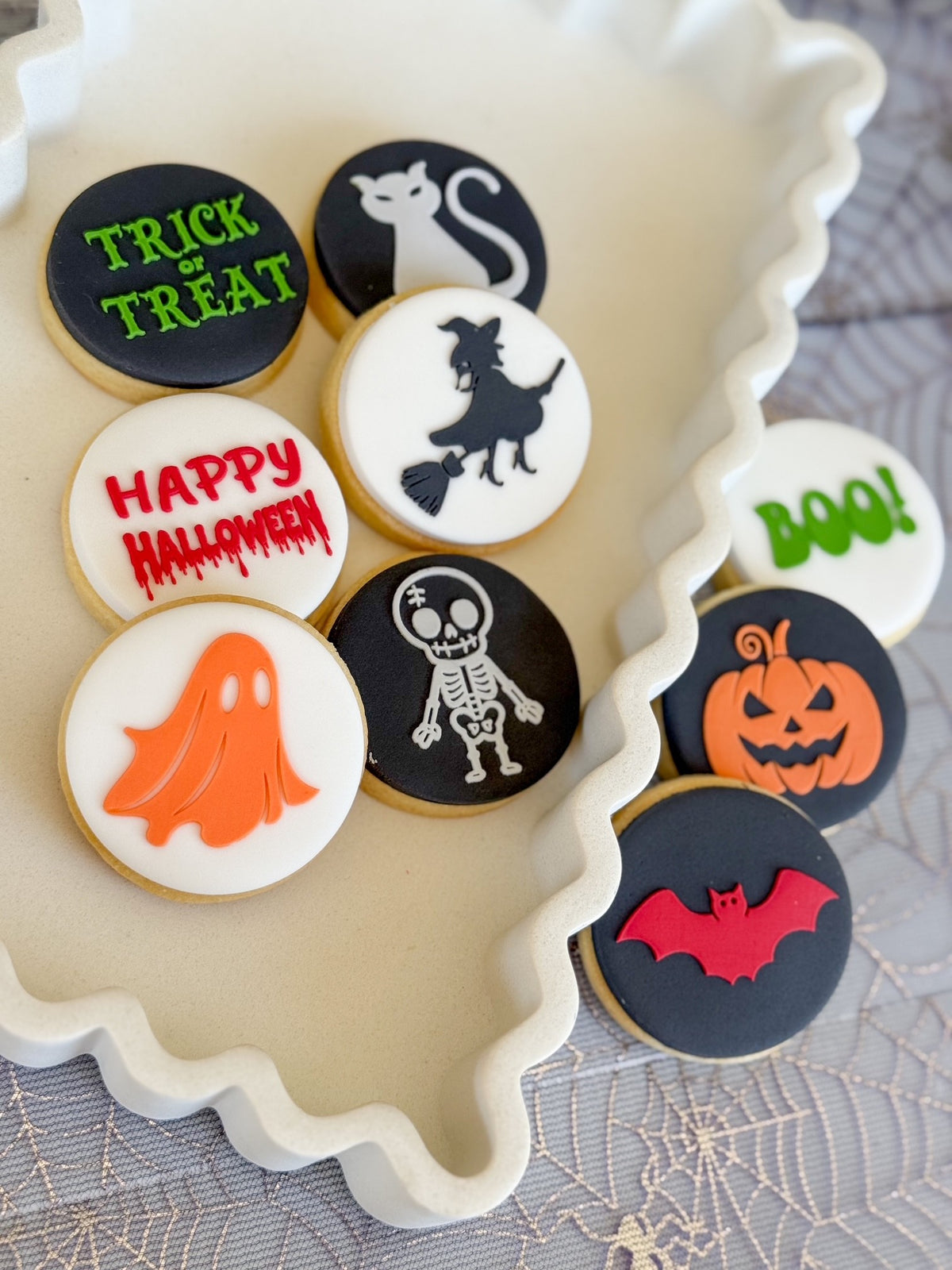 mini cookie stamps cookie cutter halloween ghost skeleton witch happy halloween trick or treat bat pumpkin jack o lantern black cat boo! stampandimpress fondant cookies