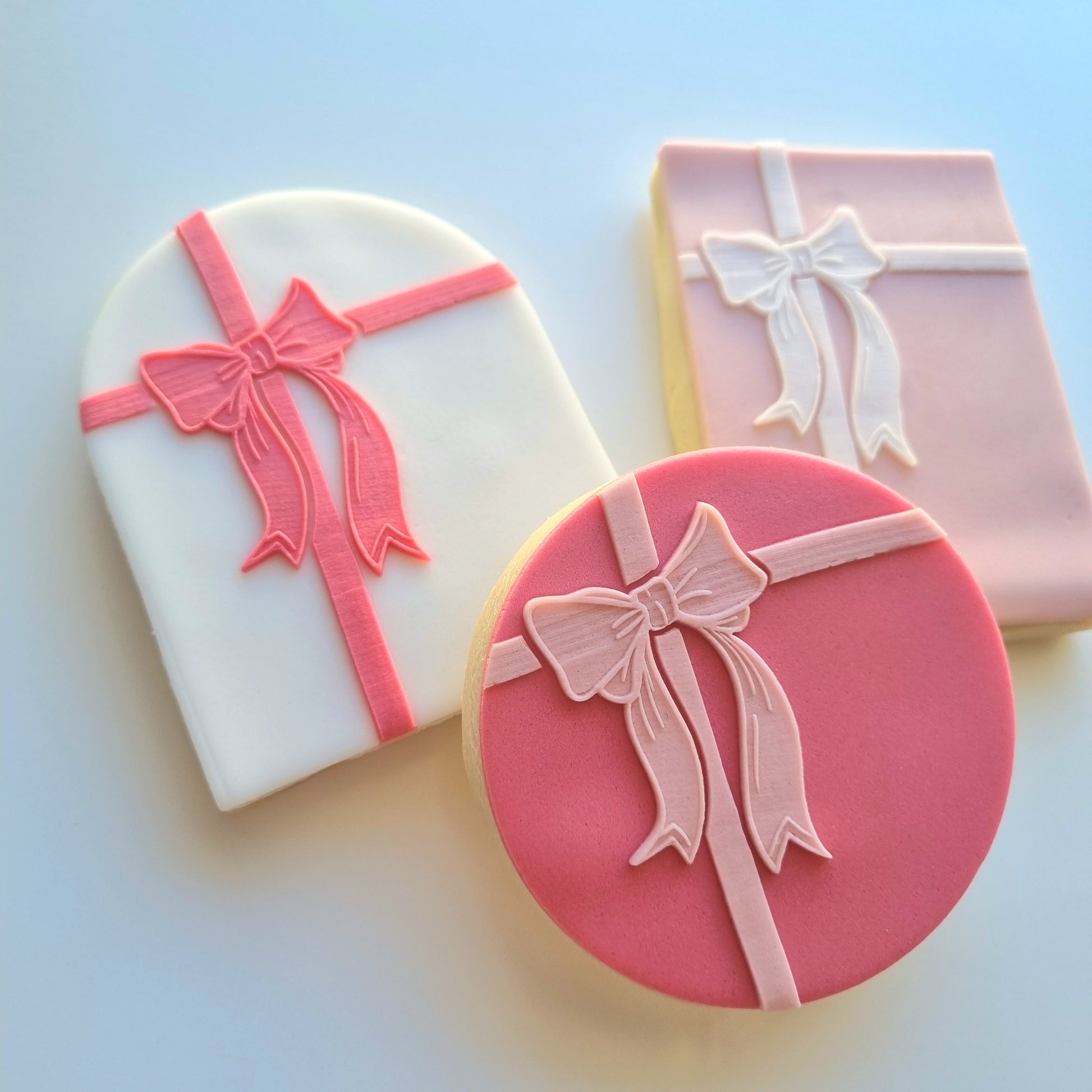 gift ribbon bow cookie stamp cookie cutter stampandimpress fondant debosser christmas present